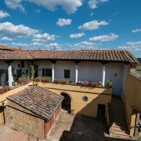 House with garden in the hills of Chianti