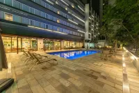 Hotel Deville Prime Maringá - Kolam Renang