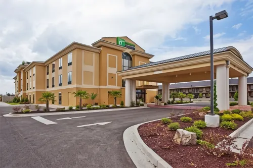 Holiday Inn Express & Suites CORDELE NORTH by IHG - parking