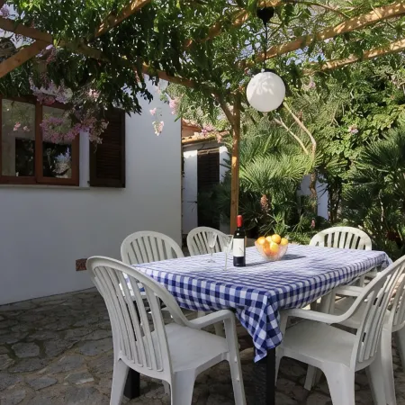 Family friendly villa with optional pool gate , close to Pollensa and the beach.