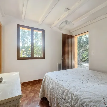 House Near Fréjus, 850 m² Garden in a Private Gated Community with a Pool, Tennis Court, Etc.