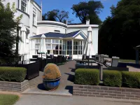 Leixlip Manor Hotel - 3 ดาว