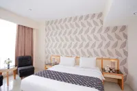 Parkside Mandarin Hotel Pekalongan - Parkplatz