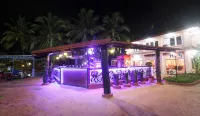 The Byke Old Anchor Beach Resort & Spa - bar