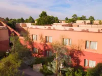 Disney Hotel Santa Fe Hôtels à proximité de : Paroisse des Portes de la Brie