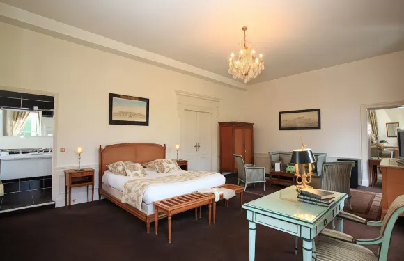 莫特費內隆城堡酒店