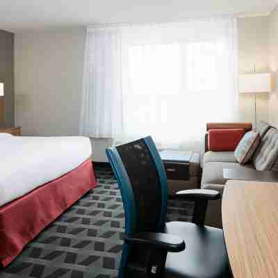 TownePlace Suites Kansas City Airport Rooms