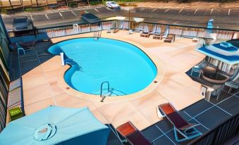 Quality Inn & Suites Near Six Flags - Austell