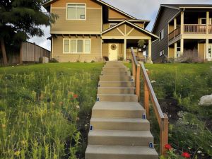 Central Tacoma Homestay with Breakfast Included -Private Room-