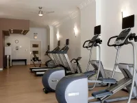 HOTEL VERSEY CHICAGO LINCOLN PARK Hotels near Lakeview