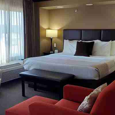 Parkwood Inn & Suites Rooms