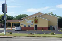 Super 8 by Wyndham Fremont NE Hotels in Fremont