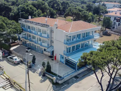 Mavi Cam Hotel Ayvalik Ayvalik Teknik Ve Endustri Meslek Lisesi 주변 호텔