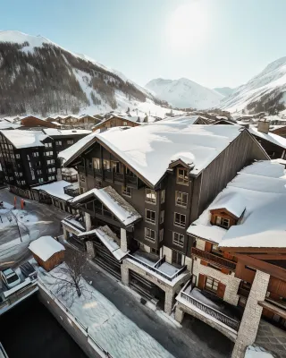 Avenue Lodge Hotel & Spa Hotels near Le Lounge