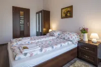 Mala Italia Apartments Hôtels à : Trzebnica