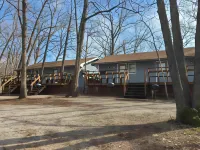 Hickory Hollow Resort Hotels in Tom Township