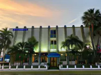Hotel Chateaubleau Hotels near Watsco Center