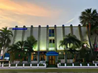 Hotel Chateaubleau Hotels near Walgreens at University of Miami - Lennar Center