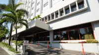 Hotel Sahid Surabaya Hotel dekat Toko Tiga Putra, Oleh-Oleh Khas Kenjeran