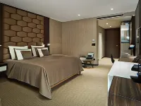 Theatre Hotel Hotels near St Michael's Church