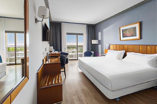 2. 엘바 베신다리오..