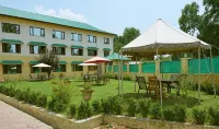 Hotel Curio's All Seasons