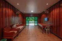 Mitkhoonyoum Hotel Hotels in Mae La Noi