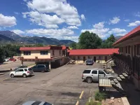 Garden of the Gods Motel - Motels