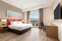 Ramada Encore by Wyndham Muscat Al-Ghubra Hotels in Masqat