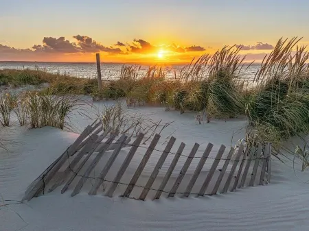 2 Bedroom, 2 Bath, 1100 sqft, sun porch, eat in kitchen, Washer/Dryer, Gas Grill Отели рядом с достопримечательностью «Парк Си Вью»