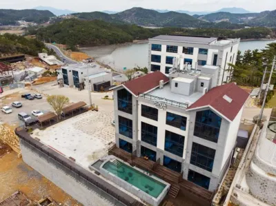 Yeosu Sunset Hostel and Pension Hotels in Йосу