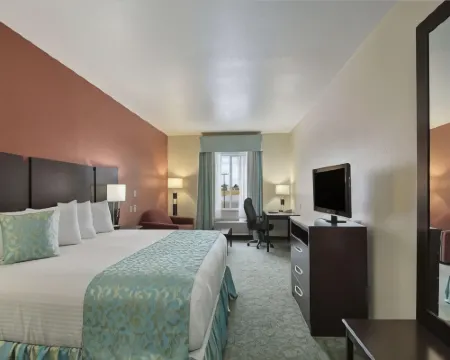 Ramada by Wyndham South Waco Hotels in Hewitt