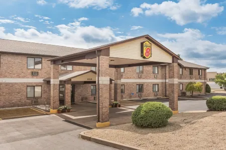 Super 8 by Wyndham Farmington