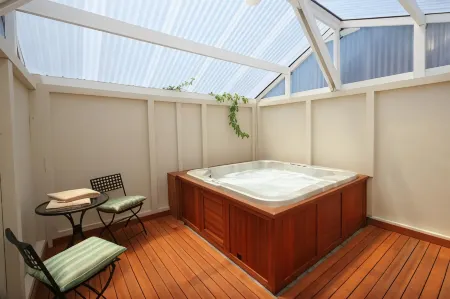 16 Northgate Motor Lodge Отели рядом с достопримечательностью «Те-Рева-Рева»