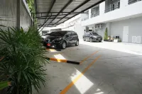 B-Black Hotel Chonburi - parking
