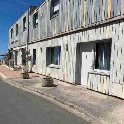 Acadie Saint Victor - Hôtel restaurant - Face mer - Chatelaillon plage Hotel Exterior