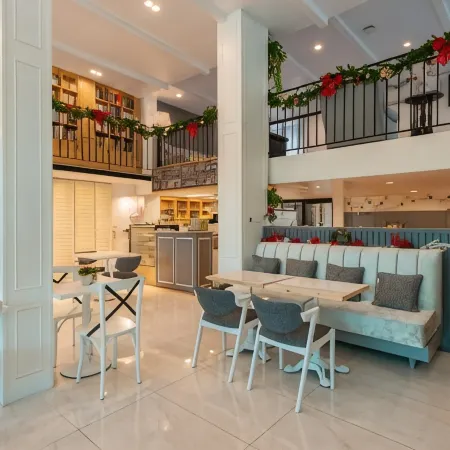 White Ivory Bed and Breakfast Отели рядом с достопримечательностью «Торговый центр The Mall Thapra»