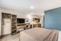 WoodSpring Suites Fort Myers - Cape Coral Hotel in zona Page Field