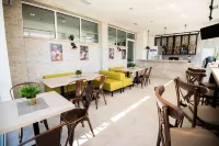 Court Inn - พร้อมอาหารเช้า