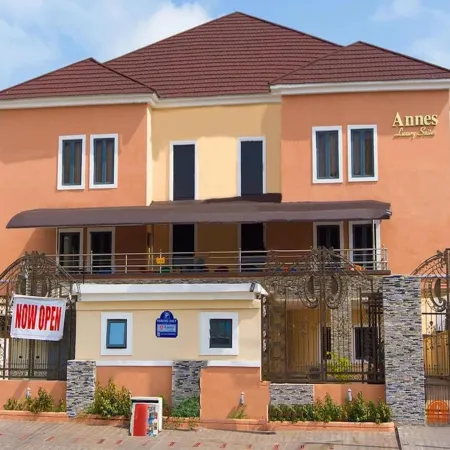 Annes Luxury Suites Ltd Отели рядом с достопримечательностью «Институт Гёте»