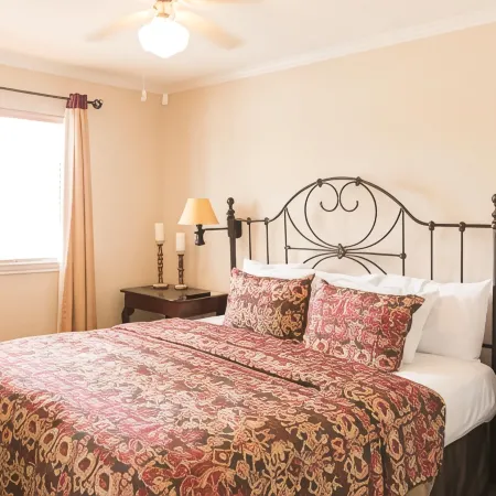Vineyard Court Designer Suites Hotel