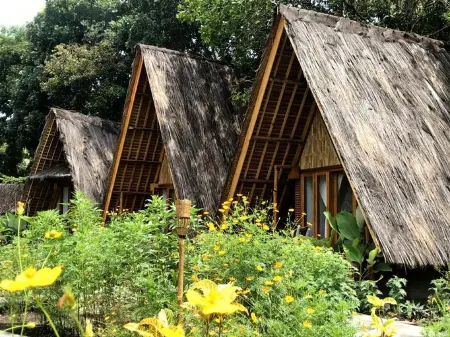 Lagoona Beach Bungalows Отели рядом с достопримечательностью «Madasari Outdoor Camp»