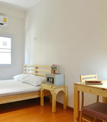 ห้องเตียงใหญ่ พร้อมห้องน้ำรวม