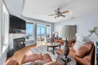 Infinity View - Ocean Front Hotels near North Lincoln County Historical Museum