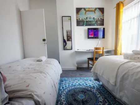 12 Cornwallis Lodge Family Room 1 Отели рядом с достопримечательностью «The Excel Academy»