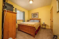 Modern Lake Lucille Lakefront, Whole 5 bedroom house, Private dock & games
