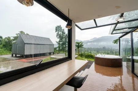 LOT449 Glass House Отели рядом с достопримечательностью «Сисаруа Грин Уорлд Адвенчер»