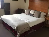 The Crown Inn Hotels in Swindon