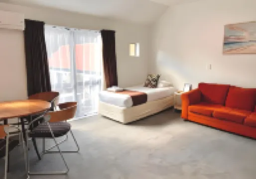 Bush Inn Court Motel Hotels near Upper Riccarton