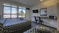 Twin Swans Motel Hotels in Inverell